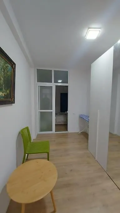 Family-Friendly 2-Br Apartment In Tirana 0*,